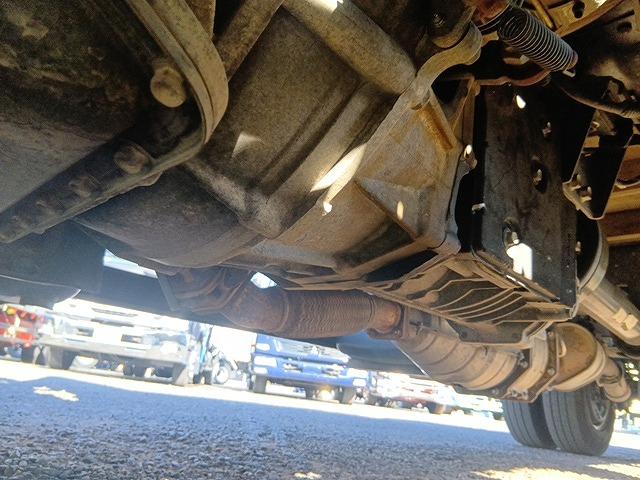 エルフトラック 平ボディ 積載2t 荷台寸437×209×37 荷台床鉄板張り ワイドロングボディ メッキバンパー ETC通電 走行13.2万km 6速ミッション タイヤサイズ195/85R16(47枚目)