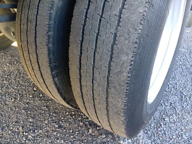 エルフトラック 平ボディ 積載2t 荷台寸437×209×37 荷台床鉄板張り ワイドロングボディ メッキバンパー ETC通電 走行13.2万km 6速ミッション タイヤサイズ195/85R16(67枚目)