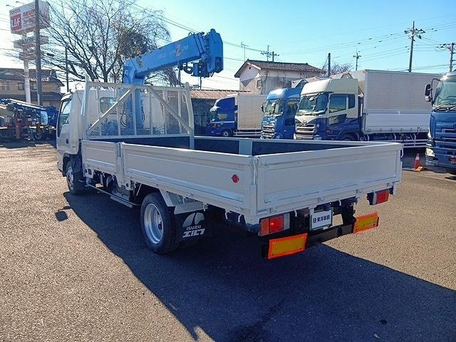 エルフトラック 　クレーン付平ボディ　上物タダノ製　４段ブーム　ラジコン付（無線）　フックイン　２．６ｔ吊り　積載３ｔ　ワイドロングボディ　アオリ５方開　荷台寸４１１ｘ２０８ｘ３７（5枚目）