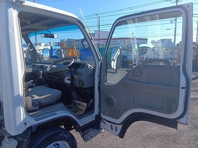 エルフトラック 　クレーン付平ボディ　上物タダノ製　４段ブーム　ラジコン付（無線）　フックイン　２．６ｔ吊り　積載３ｔ　ワイドロングボディ　アオリ５方開　荷台寸４１１ｘ２０８ｘ３７（11枚目）