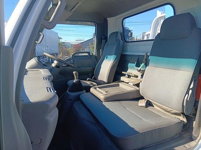 エルフトラック 　クレーン付平ボディ　上物タダノ製　４段ブーム　ラジコン付（無線）　フックイン　２．６ｔ吊り　積載３ｔ　ワイドロングボディ　アオリ５方開　荷台寸４１１ｘ２０８ｘ３７（12枚目）