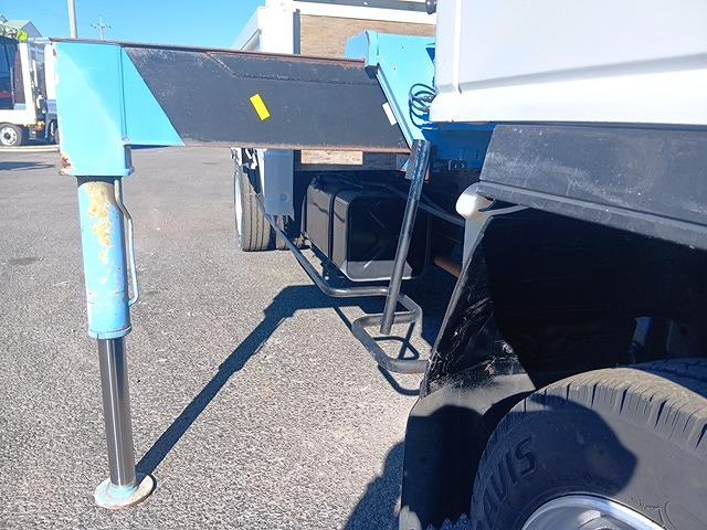 エルフトラック 　クレーン付平ボディ　上物タダノ製　４段ブーム　ラジコン付（無線）　フックイン　２．６ｔ吊り　積載３ｔ　ワイドロングボディ　アオリ５方開　荷台寸４１１ｘ２０８ｘ３７（21枚目）