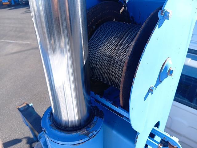 エルフトラック 　クレーン付平ボディ　上物タダノ製　４段ブーム　ラジコン付（無線）　フックイン　２．６ｔ吊り　積載３ｔ　ワイドロングボディ　アオリ５方開　荷台寸４１１ｘ２０８ｘ３７（28枚目）