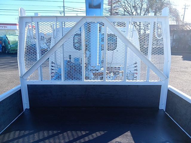 エルフトラック 　クレーン付平ボディ　上物タダノ製　４段ブーム　ラジコン付（無線）　フックイン　２．６ｔ吊り　積載３ｔ　ワイドロングボディ　アオリ５方開　荷台寸４１１ｘ２０８ｘ３７（32枚目）