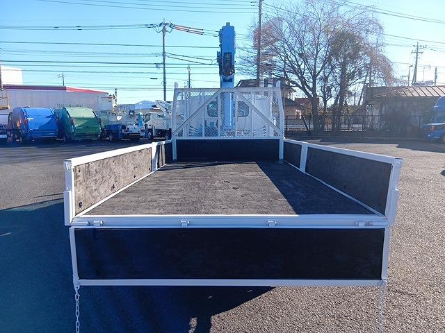 エルフトラック 　クレーン付平ボディ　上物タダノ製　４段ブーム　ラジコン付（無線）　フックイン　２．６ｔ吊り　積載３ｔ　ワイドロングボディ　アオリ５方開　荷台寸４１１ｘ２０８ｘ３７（40枚目）