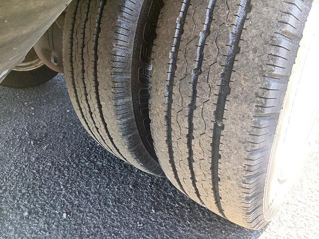 エルフトラック 　クレーン付平ボディ　上物タダノ製　４段ブーム　ラジコン付（無線）　フックイン　２．６ｔ吊り　積載３ｔ　ワイドロングボディ　アオリ５方開　荷台寸４１１ｘ２０８ｘ３７（58枚目）