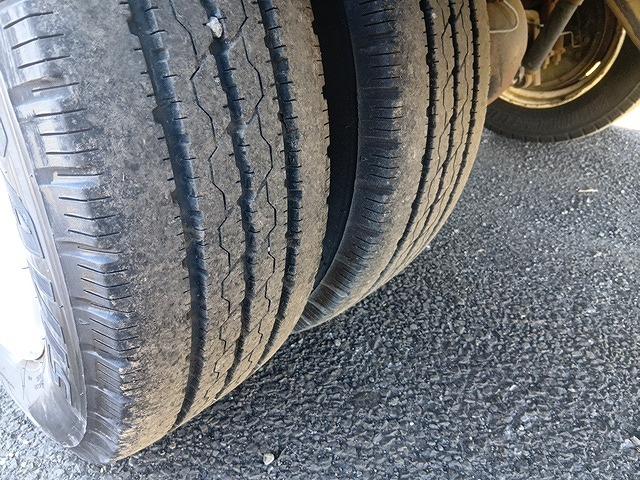 エルフトラック 　クレーン付平ボディ　上物タダノ製　４段ブーム　ラジコン付（無線）　フックイン　２．６ｔ吊り　積載３ｔ　ワイドロングボディ　アオリ５方開　荷台寸４１１ｘ２０８ｘ３７（59枚目）