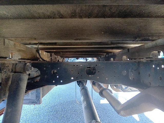 エルフトラック 　クレーン付平ボディ　上物タダノ製　４段ブーム　ラジコン付（無線）　フックイン　２．６ｔ吊り　積載３ｔ　ワイドロングボディ　アオリ５方開　荷台寸４１１ｘ２０８ｘ３７（68枚目）