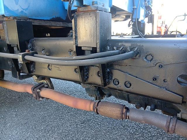 エルフトラック 　クレーン付平ボディ　上物タダノ製　４段ブーム　ラジコン付（無線）　フックイン　２．６ｔ吊り　積載３ｔ　ワイドロングボディ　アオリ５方開　荷台寸４１１ｘ２０８ｘ３７（78枚目）