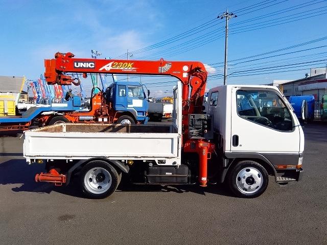 キャンター 　クレーン付平ボディ　上物古河ユニック製　４段ブーム　ラジコン付（無線）　２．３ｔ吊　リアジャッキ付　フックイン　ショートボディ　積載２ｔ　荷台寸法２４５×１６０×３８　荷台床鉄板張り（4枚目）