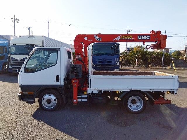 キャンター 　クレーン付平ボディ　上物古河ユニック製　４段ブーム　ラジコン付（無線）　２．３ｔ吊　リアジャッキ付　フックイン　ショートボディ　積載２ｔ　荷台寸法２４５×１６０×３８　荷台床鉄板張り（5枚目）