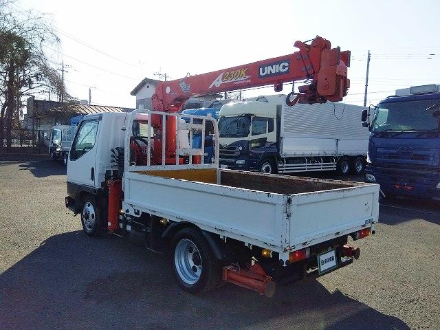 キャンター 　クレーン付平ボディ　上物古河ユニック製　４段ブーム　ラジコン付（無線）　２．３ｔ吊　リアジャッキ付　フックイン　ショートボディ　積載２ｔ　荷台寸法２４５×１６０×３８　荷台床鉄板張り（7枚目）