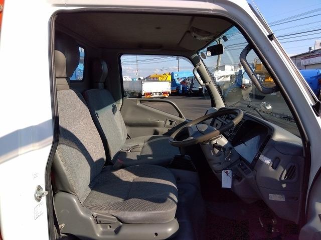 キャンター 　クレーン付平ボディ　上物古河ユニック製　４段ブーム　ラジコン付（無線）　２．３ｔ吊　リアジャッキ付　フックイン　ショートボディ　積載２ｔ　荷台寸法２４５×１６０×３８　荷台床鉄板張り（11枚目）