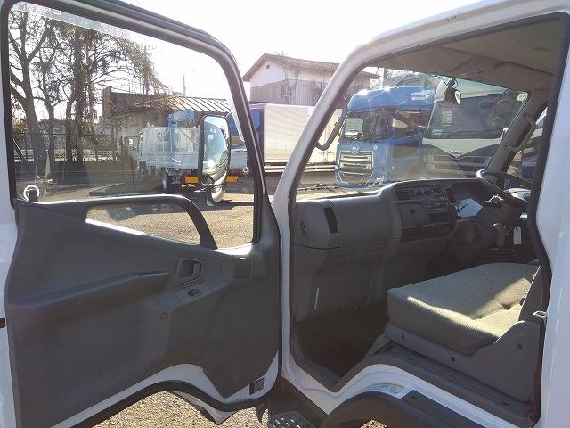 キャンター 　クレーン付平ボディ　上物古河ユニック製　４段ブーム　ラジコン付（無線）　２．３ｔ吊　リアジャッキ付　フックイン　ショートボディ　積載２ｔ　荷台寸法２４５×１６０×３８　荷台床鉄板張り（12枚目）