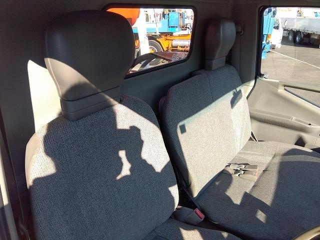 キャンター 　クレーン付平ボディ　上物古河ユニック製　４段ブーム　ラジコン付（無線）　２．３ｔ吊　リアジャッキ付　フックイン　ショートボディ　積載２ｔ　荷台寸法２４５×１６０×３８　荷台床鉄板張り（14枚目）