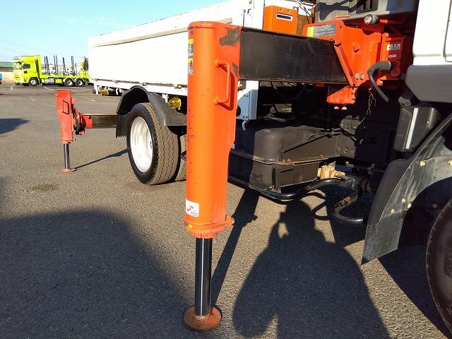 キャンター 　クレーン付平ボディ　上物古河ユニック製　４段ブーム　ラジコン付（無線）　２．３ｔ吊　リアジャッキ付　フックイン　ショートボディ　積載２ｔ　荷台寸法２４５×１６０×３８　荷台床鉄板張り（29枚目）