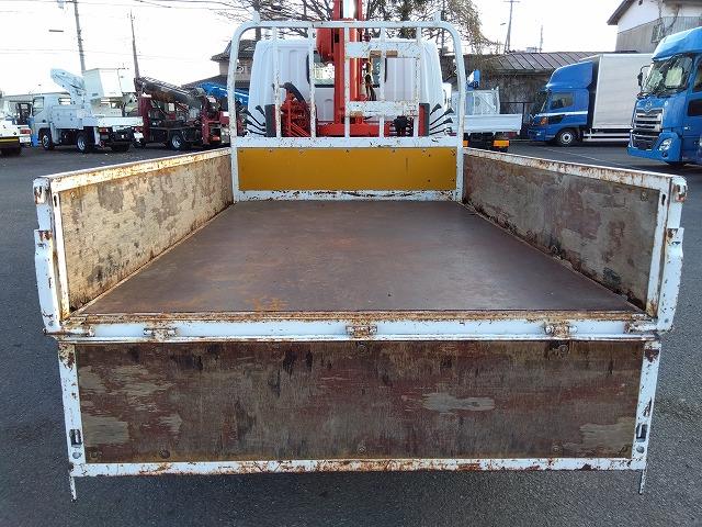 キャンター 　クレーン付平ボディ　上物古河ユニック製　４段ブーム　ラジコン付（無線）　２．３ｔ吊　リアジャッキ付　フックイン　ショートボディ　積載２ｔ　荷台寸法２４５×１６０×３８　荷台床鉄板張り（37枚目）