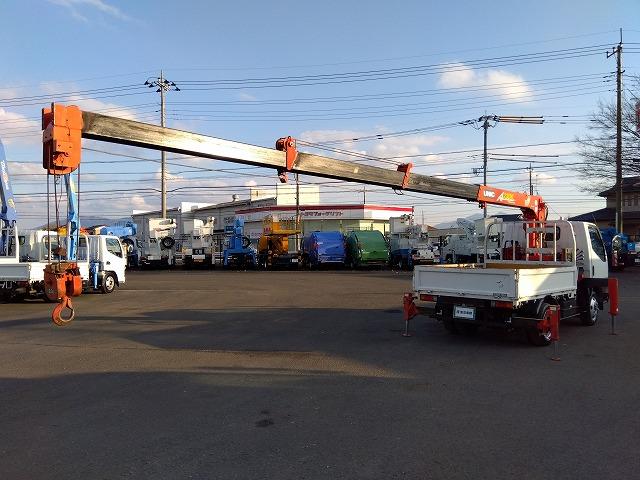 キャンター 　クレーン付平ボディ　上物古河ユニック製　４段ブーム　ラジコン付（無線）　２．３ｔ吊　リアジャッキ付　フックイン　ショートボディ　積載２ｔ　荷台寸法２４５×１６０×３８　荷台床鉄板張り（39枚目）