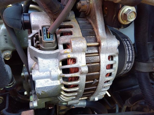 キャンター 　クレーン付平ボディ　上物古河ユニック製　４段ブーム　ラジコン付（無線）　２．３ｔ吊　リアジャッキ付　フックイン　ショートボディ　積載２ｔ　荷台寸法２４５×１６０×３８　荷台床鉄板張り（50枚目）