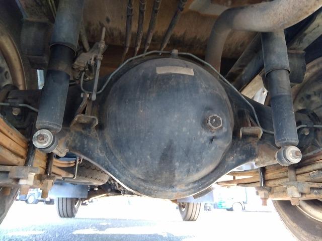 キャンター 　クレーン付平ボディ　上物古河ユニック製　４段ブーム　ラジコン付（無線）　２．３ｔ吊　リアジャッキ付　フックイン　ショートボディ　積載２ｔ　荷台寸法２４５×１６０×３８　荷台床鉄板張り（63枚目）