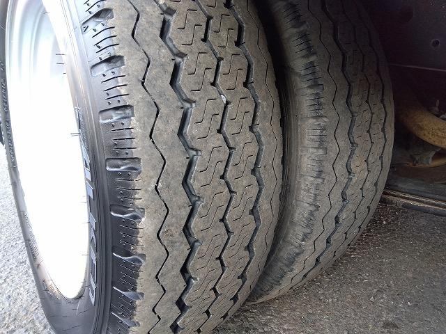 キャンター 　クレーン付平ボディ　上物古河ユニック製　４段ブーム　ラジコン付（無線）　２．３ｔ吊　リアジャッキ付　フックイン　ショートボディ　積載２ｔ　荷台寸法２４５×１６０×３８　荷台床鉄板張り（65枚目）