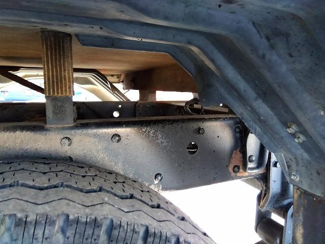 キャンター 　クレーン付平ボディ　上物古河ユニック製　４段ブーム　ラジコン付（無線）　２．３ｔ吊　リアジャッキ付　フックイン　ショートボディ　積載２ｔ　荷台寸法２４５×１６０×３８　荷台床鉄板張り（72枚目）