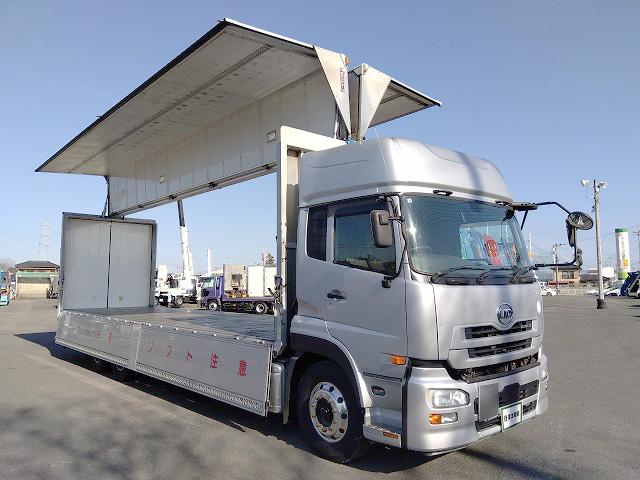 クオン 　アルミウイング　上物日本フルハーフ製　積載１４．１ｔ　荷台寸法９６０×２４０×２５０　荷台床木張り　ラッシングレール２段　可倒式中柱　エアラインレール　あおり開閉サポート付　スタンションホール（33枚目）