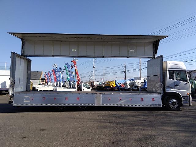 クオン 　アルミウイング　上物日本フルハーフ製　積載１４．１ｔ　荷台寸法９６０×２４０×２５０　荷台床木張り　ラッシングレール２段　可倒式中柱　エアラインレール　あおり開閉サポート付　スタンションホール（53枚目）