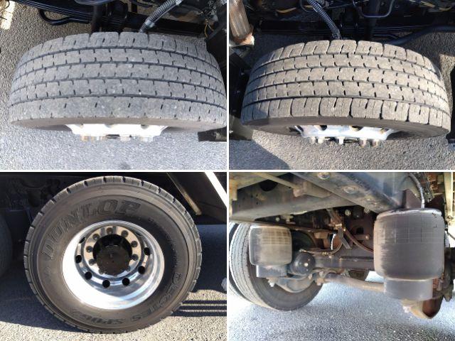 クオン 　アルミウイング　上物日本フルハーフ製　積載１４．１ｔ　荷台寸法９６０×２４０×２５０　荷台床木張り　ラッシングレール２段　可倒式中柱　エアラインレール　あおり開閉サポート付　スタンションホール（80枚目）