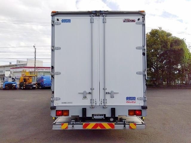 フォワード 　アルミウイング　上物日本フルハーフ　積載２．４ｔ　荷台寸６２４ｘ２４０ｘ２３９　ワイド６．２ｍボディ　荷台床木張り　ラッシングレール２段　極東開発製格納ＰＧ　ＰＧ寸１４６ｘ２４１　昇降荷重１０００ｋｇ（10枚目）