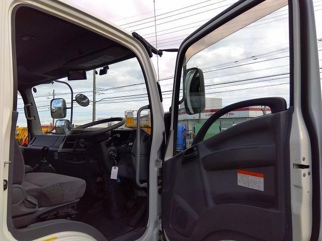 フォワード 　アルミウイング　上物日本フルハーフ　積載２．４ｔ　荷台寸６２４ｘ２４０ｘ２３９　ワイド６．２ｍボディ　荷台床木張り　ラッシングレール２段　極東開発製格納ＰＧ　ＰＧ寸１４６ｘ２４１　昇降荷重１０００ｋｇ（11枚目）