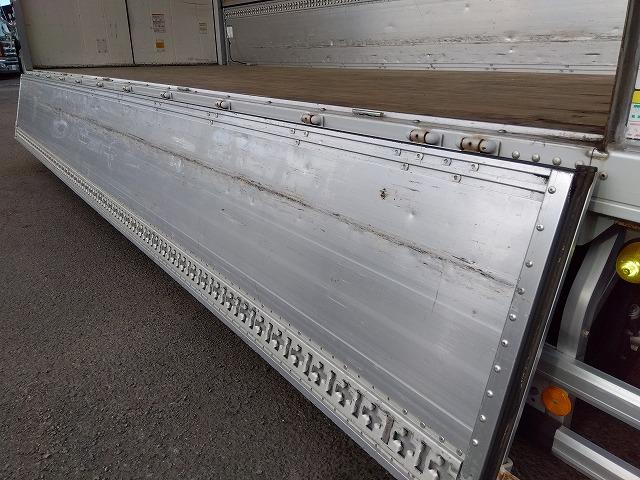 フォワード 　アルミウイング　上物日本フルハーフ　積載２．４ｔ　荷台寸６２４ｘ２４０ｘ２３９　ワイド６．２ｍボディ　荷台床木張り　ラッシングレール２段　極東開発製格納ＰＧ　ＰＧ寸１４６ｘ２４１　昇降荷重１０００ｋｇ（27枚目）
