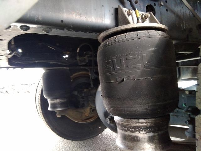 フォワード 　アルミウイング　上物日本フルハーフ　積載２．４ｔ　荷台寸６２４ｘ２４０ｘ２３９　ワイド６．２ｍボディ　荷台床木張り　ラッシングレール２段　極東開発製格納ＰＧ　ＰＧ寸１４６ｘ２４１　昇降荷重１０００ｋｇ（31枚目）