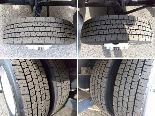 フォワード 　アルミウイング　上物日本フルハーフ　積載２．４ｔ　荷台寸６２４ｘ２４０ｘ２３９　ワイド６．２ｍボディ　荷台床木張り　ラッシングレール２段　極東開発製格納ＰＧ　ＰＧ寸１４６ｘ２４１　昇降荷重１０００ｋｇ（63枚目）