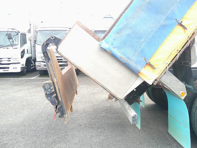 ギガ 　大型ダンプ　上物新明和製　積載８ｔ　荷台寸５０９ｘ２１９ｘ４６　５１０ｘ２２０ボディ　電動コボレーン付（３方開）　リターダー付　燃焼装置無　４００馬力　カスタム仕様　ＥＴＣ通電確認済み　メッキパーツ（30枚目）