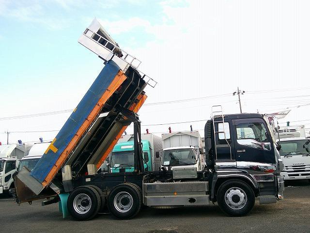 ギガ 　大型ダンプ　上物新明和製　積載８ｔ　荷台寸５０９ｘ２１９ｘ４６　５１０ｘ２２０ボディ　電動コボレーン付（３方開）　リターダー付　燃焼装置無　４００馬力　カスタム仕様　ＥＴＣ通電確認済み　メッキパーツ（31枚目）