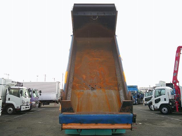 ギガ 　大型ダンプ　上物新明和製　積載８ｔ　荷台寸５０９ｘ２１９ｘ４６　５１０ｘ２２０ボディ　電動コボレーン付（３方開）　リターダー付　燃焼装置無　４００馬力　カスタム仕様　ＥＴＣ通電確認済み　メッキパーツ（37枚目）