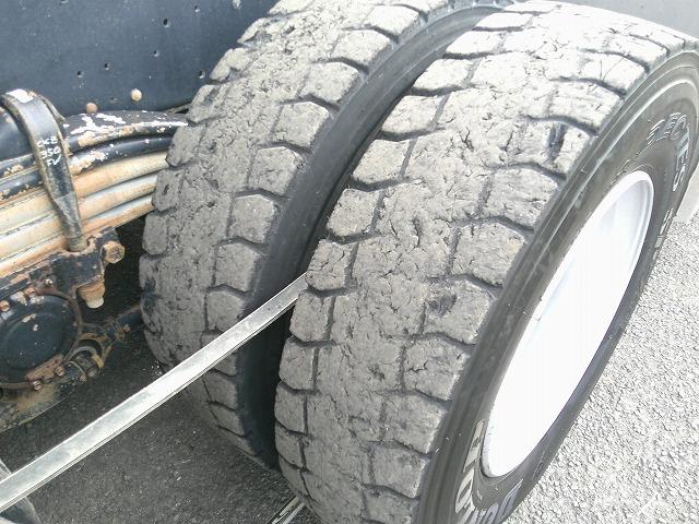 ギガ 　大型ダンプ　上物新明和製　積載８ｔ　荷台寸５０９ｘ２１９ｘ４６　５１０ｘ２２０ボディ　電動コボレーン付（３方開）　リターダー付　燃焼装置無　４００馬力　カスタム仕様　ＥＴＣ通電確認済み　メッキパーツ（53枚目）