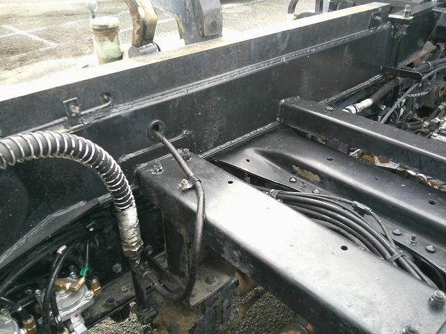 ギガ 　大型ダンプ　上物新明和製　積載８ｔ　荷台寸５０９ｘ２１９ｘ４６　５１０ｘ２２０ボディ　電動コボレーン付（３方開）　リターダー付　燃焼装置無　４００馬力　カスタム仕様　ＥＴＣ通電確認済み　メッキパーツ（68枚目）