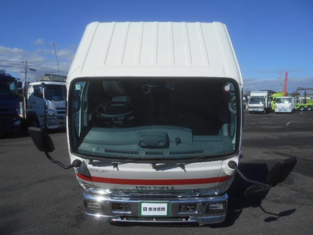 エルフトラック 　クレーン付平ボディ　上物タダノクレーン　３段ブーム　ラジコン付（無線）　フックイン　２．６ｔ吊　標準ロングボディ　積載２ｔ　荷台寸法３７０×１７９×３８　荷台床鉄板張り　内フック５対　鳥居工具箱付（10枚目）