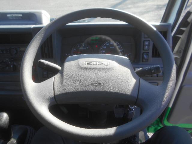 エルフトラック 　クレーン付平ボディ　上物タダノクレーン　３段ブーム　ラジコン付（無線）　フックイン　２．６ｔ吊　標準ロングボディ　積載２ｔ　荷台寸法３７０×１７９×３８　荷台床鉄板張り　内フック５対　鳥居工具箱付（22枚目）