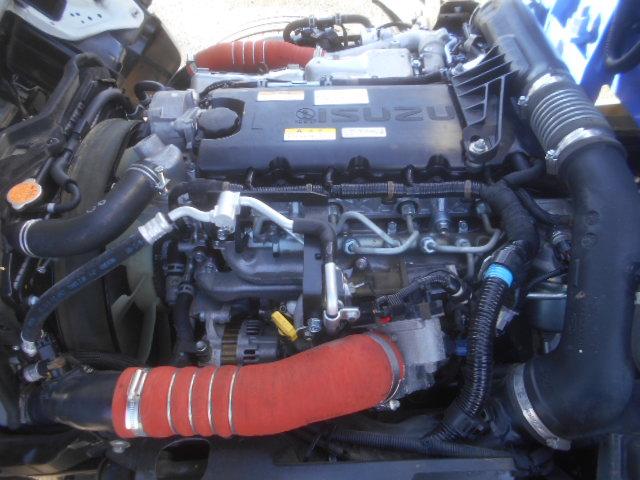 エルフトラック 　クレーン付平ボディ　上物タダノクレーン　３段ブーム　ラジコン付（無線）　フックイン　２．６ｔ吊　標準ロングボディ　積載２ｔ　荷台寸法３７０×１７９×３８　荷台床鉄板張り　内フック５対　鳥居工具箱付（50枚目）