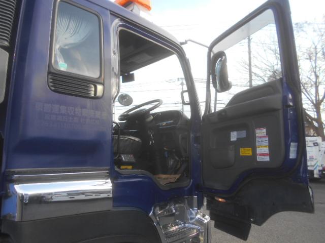 ギガ 　クレーン付ヒップリフター　上物タダノ製　ＺＥ５０５　５段ブーム　ラジコン付（無線）　２．９ｔ吊　フックイン　荷台花見台製　ＳＦ２５２　（無線ラジコン付）　ウインチ付　自動歩み　内フック　４軸低床（23枚目）