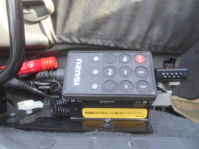 ギガ 　クレーン付ヒップリフター　上物タダノ製　ＺＥ５０５　５段ブーム　ラジコン付（無線）　２．９ｔ吊　フックイン　荷台花見台製　ＳＦ２５２　（無線ラジコン付）　ウインチ付　自動歩み　内フック　４軸低床（32枚目）