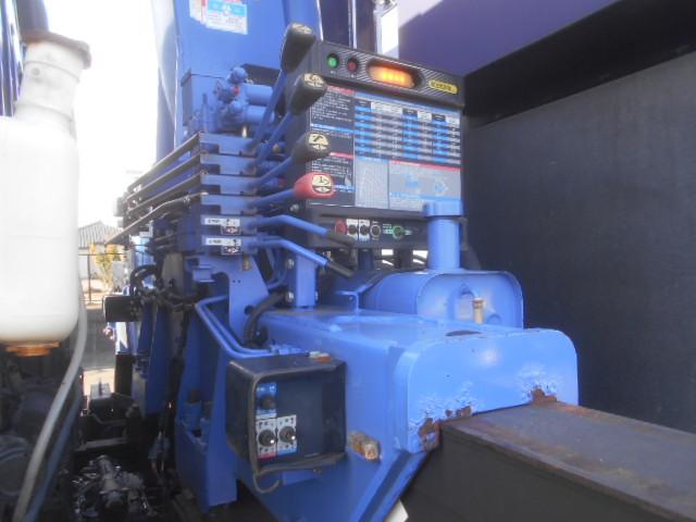 ギガ 　クレーン付ヒップリフター　上物タダノ製　ＺＥ５０５　５段ブーム　ラジコン付（無線）　２．９ｔ吊　フックイン　荷台花見台製　ＳＦ２５２　（無線ラジコン付）　ウインチ付　自動歩み　内フック　４軸低床（42枚目）