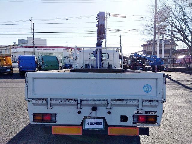 キャンター 　クレーン付平ボディ　上物タダノ製　４段ブーム　ラジコン付（無線）　フックイン　２．９ｔ吊り　差し違いアウトリガー　ワイドロングボディ　積載３．８ｔ　荷台寸法３７４×１９８×３４　荷台床木張り　内フック（10枚目）
