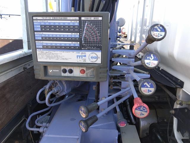 キャンター 　クレーン付平ボディ　上物タダノ製　４段ブーム　ラジコン付（無線）　フックイン　２．９ｔ吊り　差し違いアウトリガー　ワイドロングボディ　積載３．８ｔ　荷台寸法３７４×１９８×３４　荷台床木張り　内フック（29枚目）