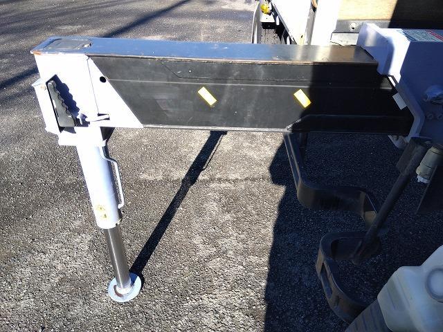 キャンター 　クレーン付平ボディ　上物タダノ製　４段ブーム　ラジコン付（無線）　フックイン　２．９ｔ吊り　差し違いアウトリガー　ワイドロングボディ　積載３．８ｔ　荷台寸法３７４×１９８×３４　荷台床木張り　内フック（43枚目）