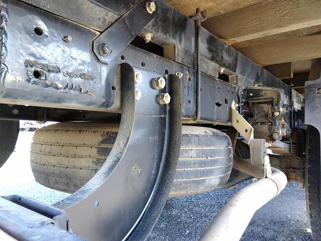 キャンター 　クレーン付平ボディ　上物タダノ製　４段ブーム　ラジコン付（無線）　フックイン　２．９ｔ吊り　差し違いアウトリガー　ワイドロングボディ　積載３．８ｔ　荷台寸法３７４×１９８×３４　荷台床木張り　内フック（59枚目）