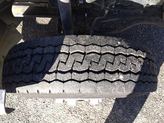 キャンター 　クレーン付平ボディ　上物タダノ製　４段ブーム　ラジコン付（無線）　フックイン　２．９ｔ吊り　差し違いアウトリガー　ワイドロングボディ　積載３．８ｔ　荷台寸法３７４×１９８×３４　荷台床木張り　内フック（65枚目）